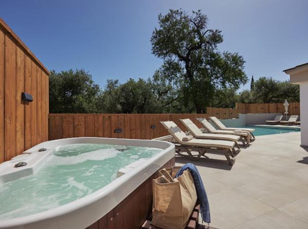 Galadriel Villa With Private Pool & Jacuzzi Kato Yerakarion Zewnętrze zdjęcie