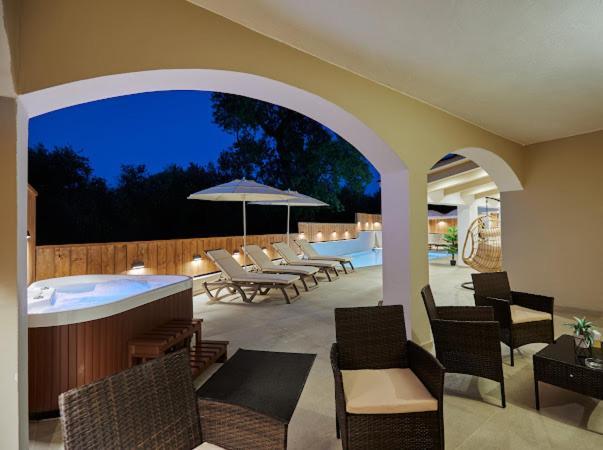 Galadriel Villa With Private Pool & Jacuzzi Kato Yerakarion Zewnętrze zdjęcie